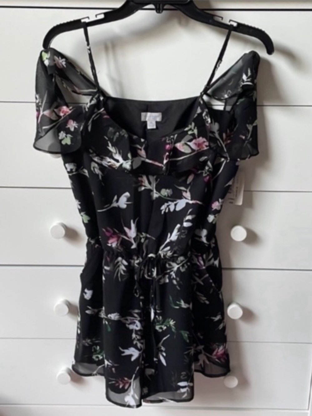 🌸NWT BELLE SKY WOMENS SIZE XS COLD SHOULDER FLORAL ROMPER